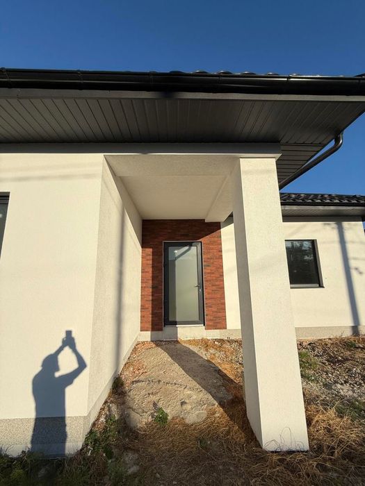 Красивий якісний будинок з великою земельною ділянкою