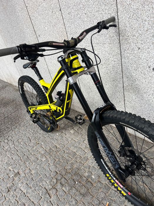 YT Tues CF Pro 27.5 Downhill