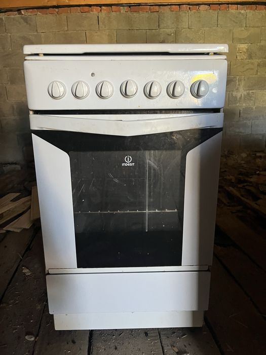 Продам газову плитку indesit