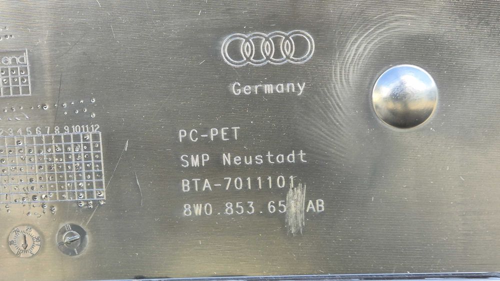 Atrapa chłodnicy GRILL Audi A4 B9 8W0 8W 15-19 BLACK OE ORYG. NOWA !!
