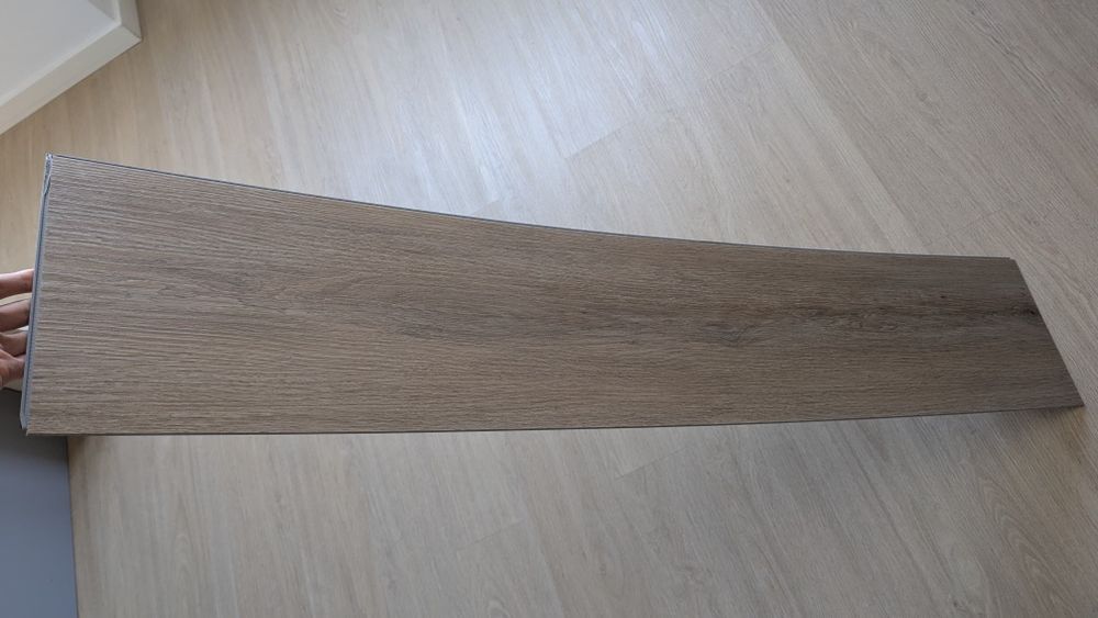 Pavimento vinílico Clique SPC, cor carvalho natural, com Isolamento incorporado Adina, efeito madeira