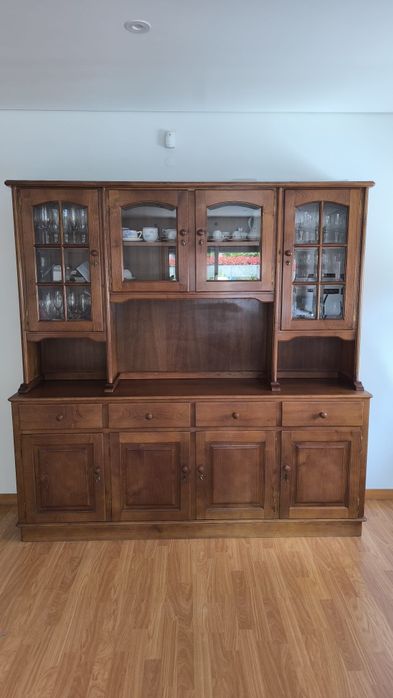 Mobília + mesa de jantar e cadeiras