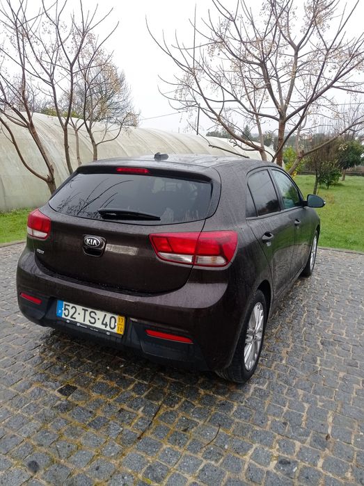 Kia Rio 1.2 a gasolina