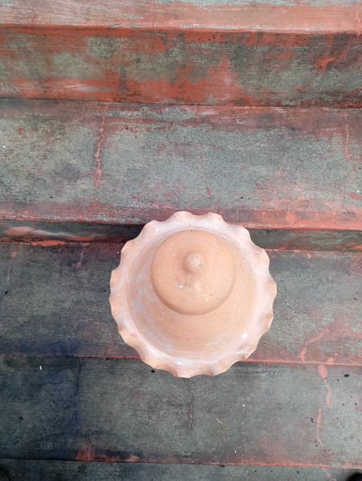 Peça de jardim em barro novo