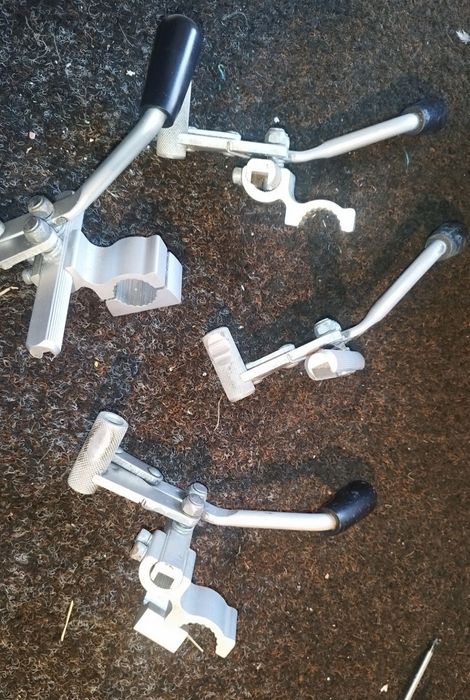 Hamulec postojowy do wózka inwalidzkiego