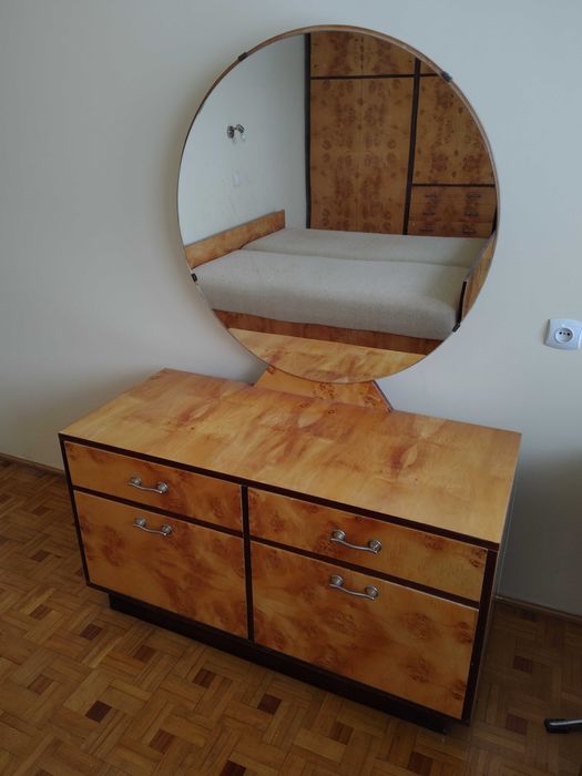 toaletka wysoki połysk ( z lat 80) czeczot