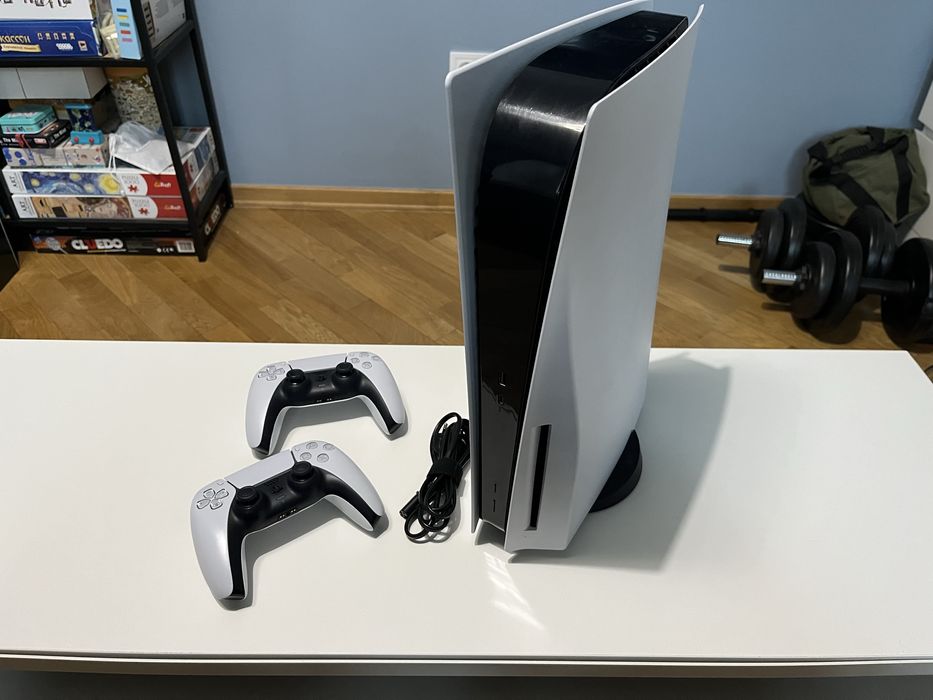 PlayStation 5 Blu-ray з двома геймпадами та іграми