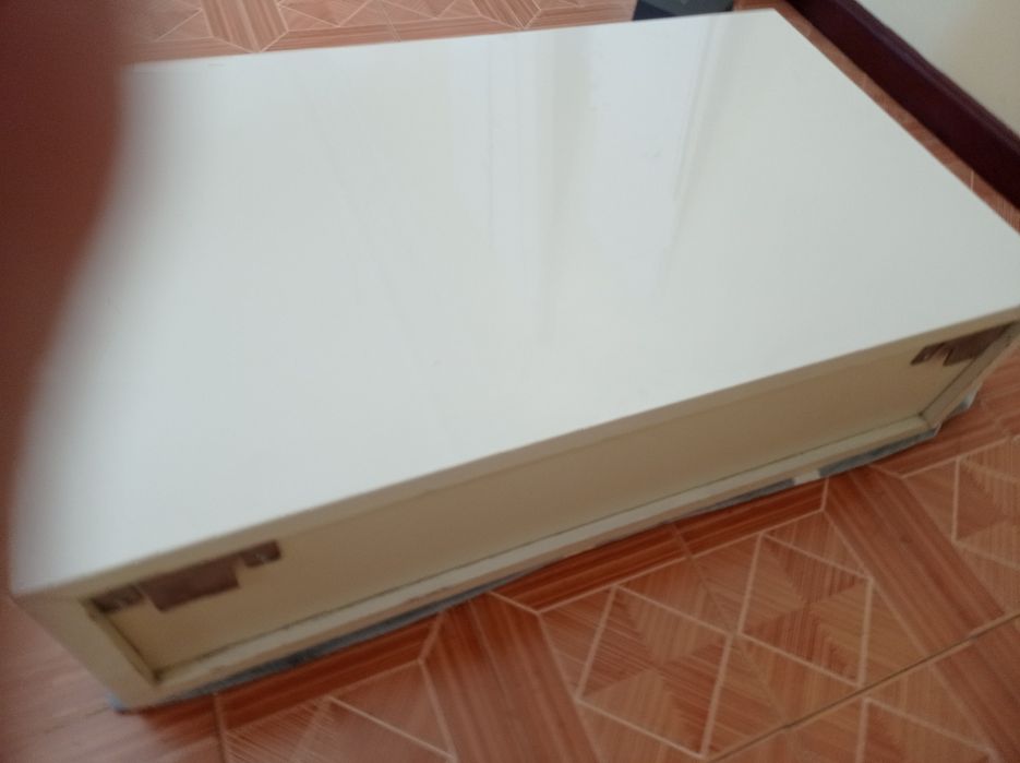 Móvel suspenso lacado branco