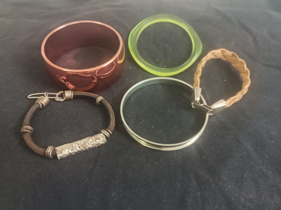 Aneis, brincos, pulseiras, impecáveis