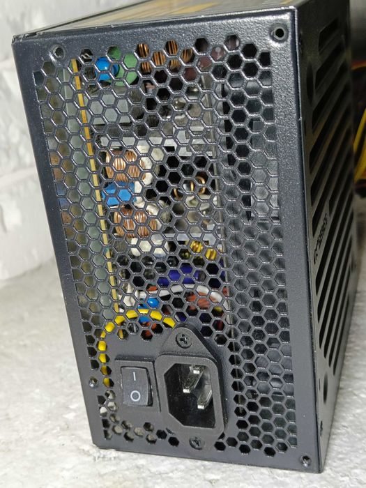 Блок живлення AeroCool 650W VX 650 PLUS ВІДМІННИЙ СТАН 8+8GPU на ПЛОМБ