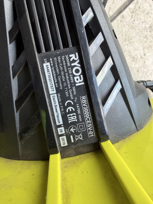 Odkurzacz - dmuchawa do liści Ryobi RBV3000 CESV01 o mocy 3000W