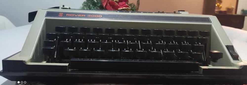 Máquina de escrever antiga mas como nova !