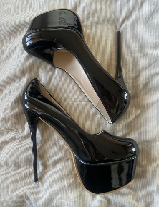 Szpilki na sprzedaż