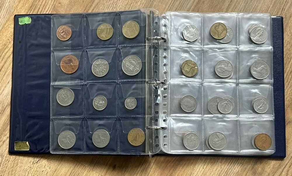 Álbum com 96 moedas