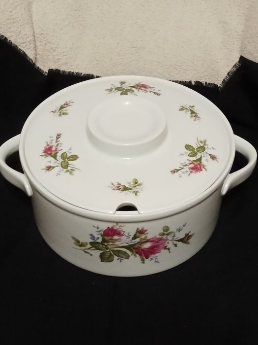 Чайник, сахарница,молочник, чашки, супница