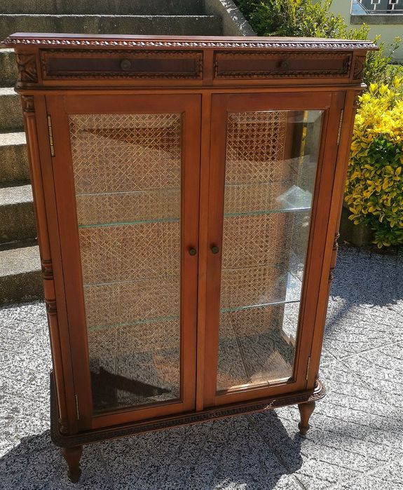 Móvel vitrine duas prateleiras