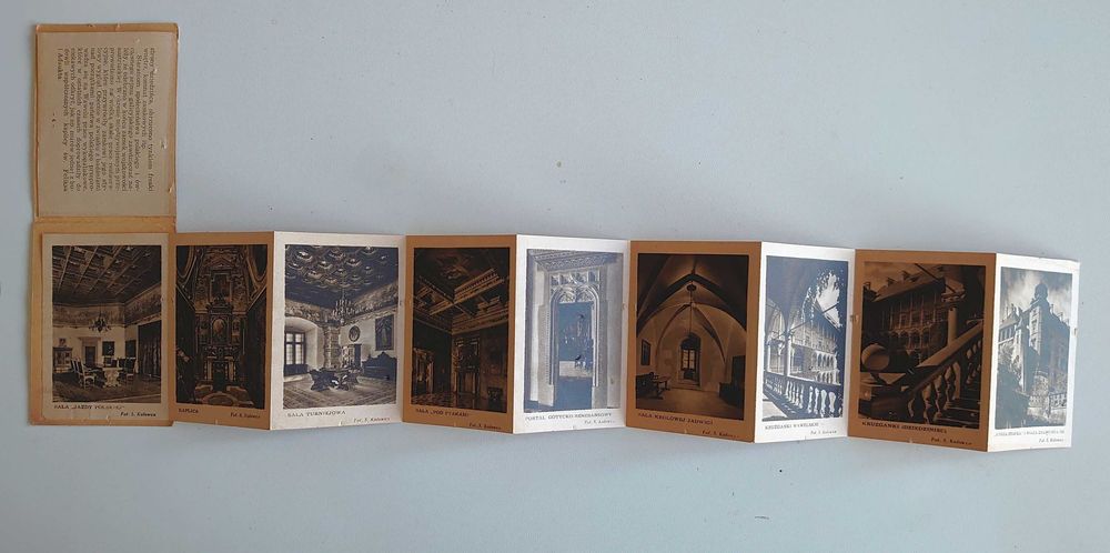 Wawel - leporello (harmonijka) złożona z 9 zdjęć Zamku Królewskiego na Wawelu   (lata 50. XX w)