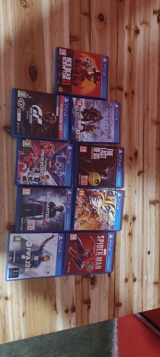 PS4 Slim + Comando Edição Especial + 9 Jogos (Troco por Portátil Gaming potente)