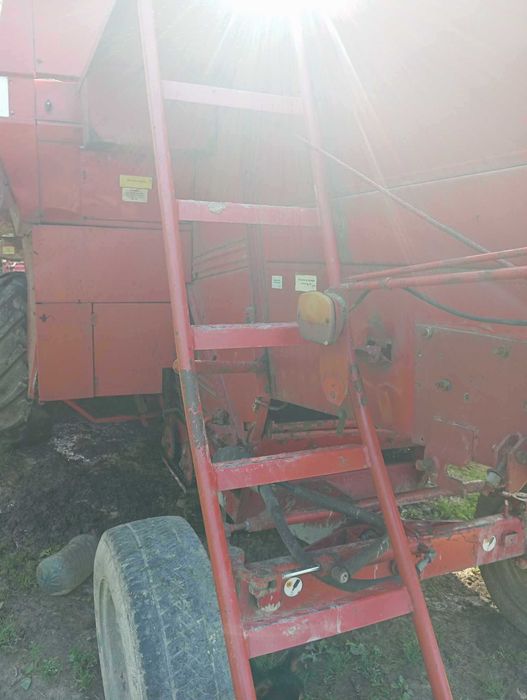 Комбайн Massey Ferguson 240