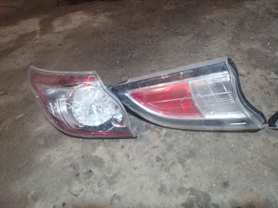 Продам задние стопы Mazda 3 2010 год  хачбек