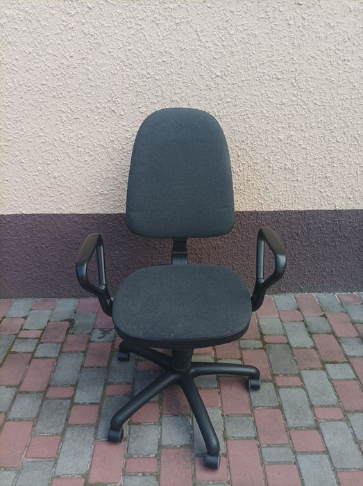 Продам крісло офісне
