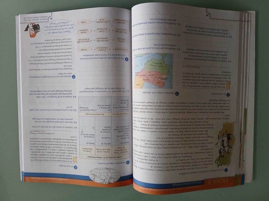 Cadernos de Revisão 5.º Ano (Português, Matemática, etc.)