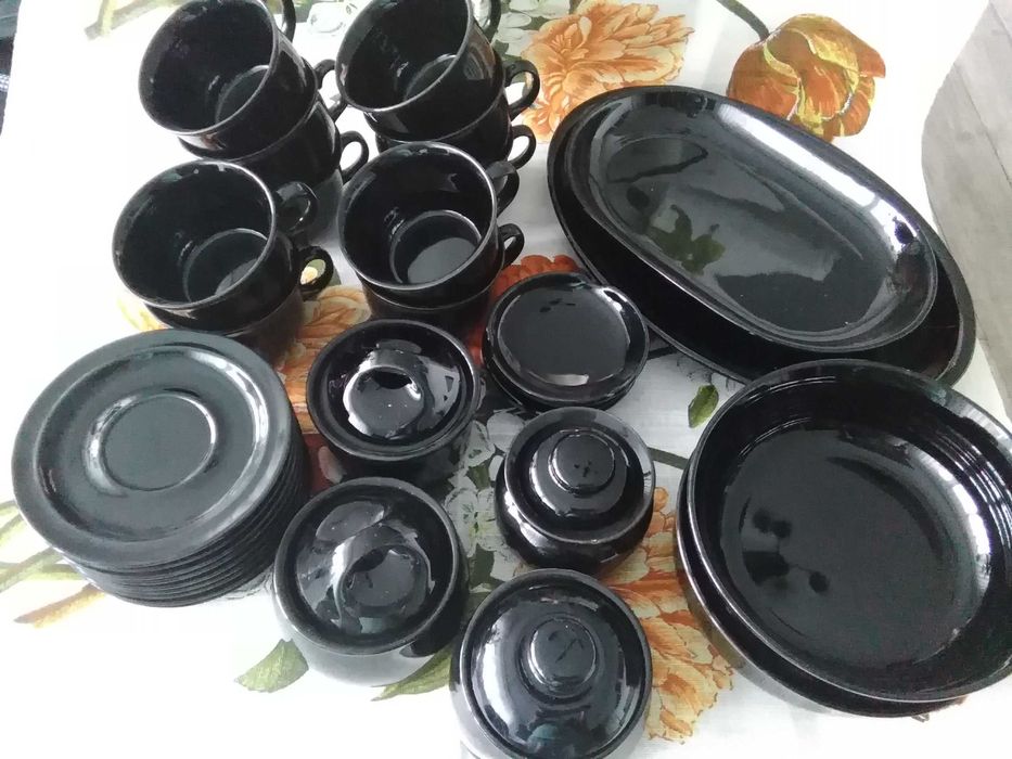 Naczynia z czarnej kamionki +   świeca Święty Mikołaj