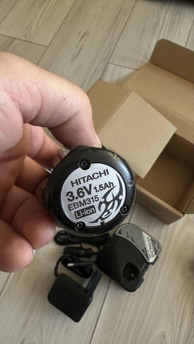 Hitachi ladowarke plus bateroa komplet sprzedam