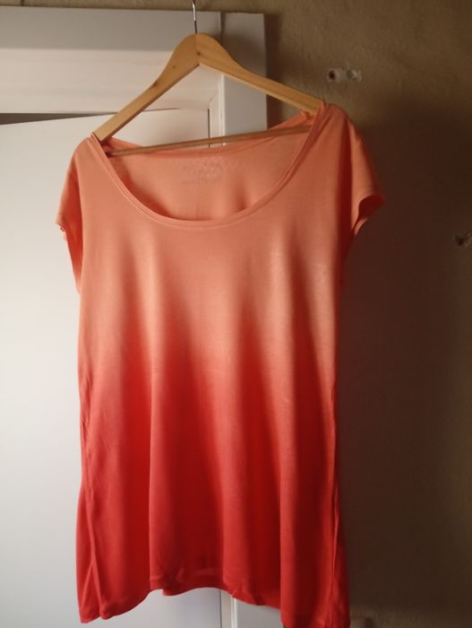 Blusas novas e vestidos 1 vez,t.M,L.  Preço entre 9 e 14€
