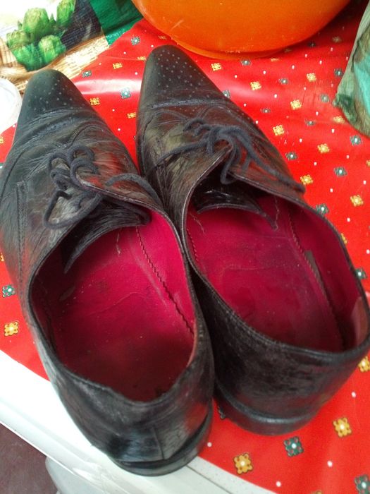 Sapatos pretos para vender