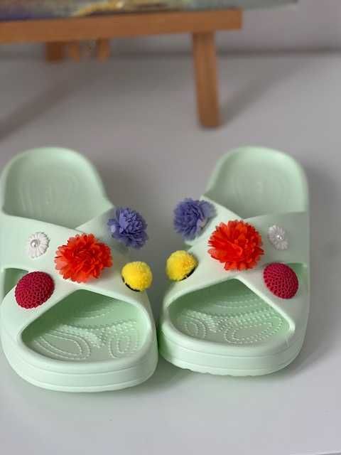 Шльопанці Crocs Classic Wildflower Cross Strap, W8