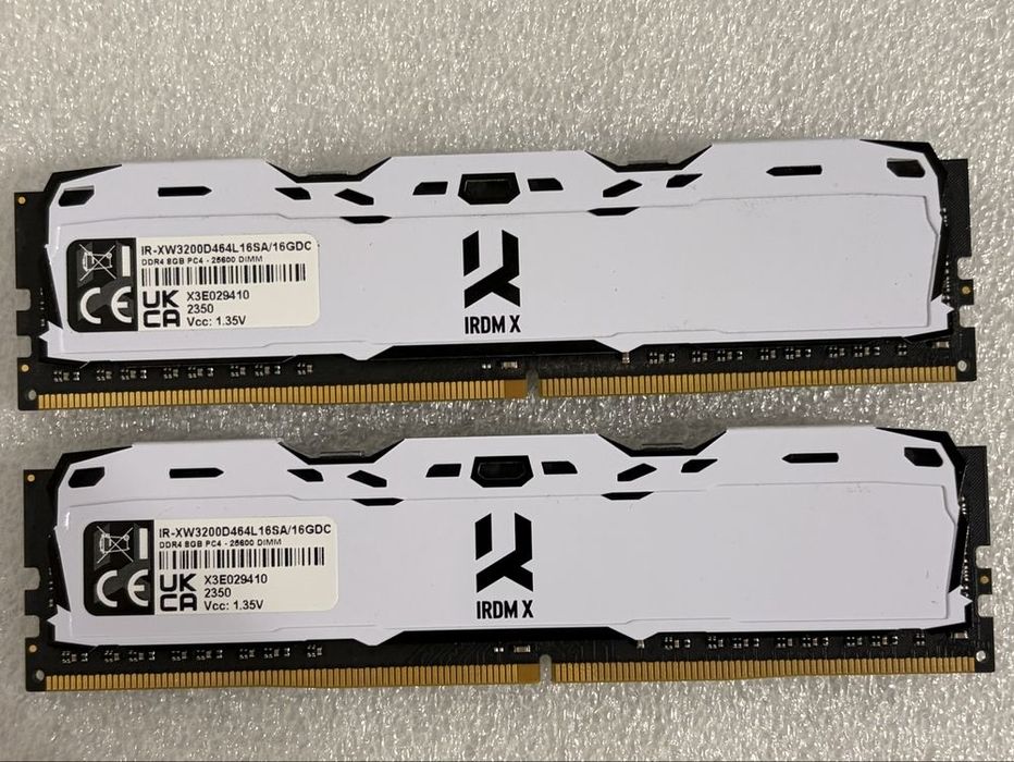 Pamięć GoodRam IRDM X DDR4 16GB 3200MHz CL16 IR-XW3200D464L16SA/16GDC