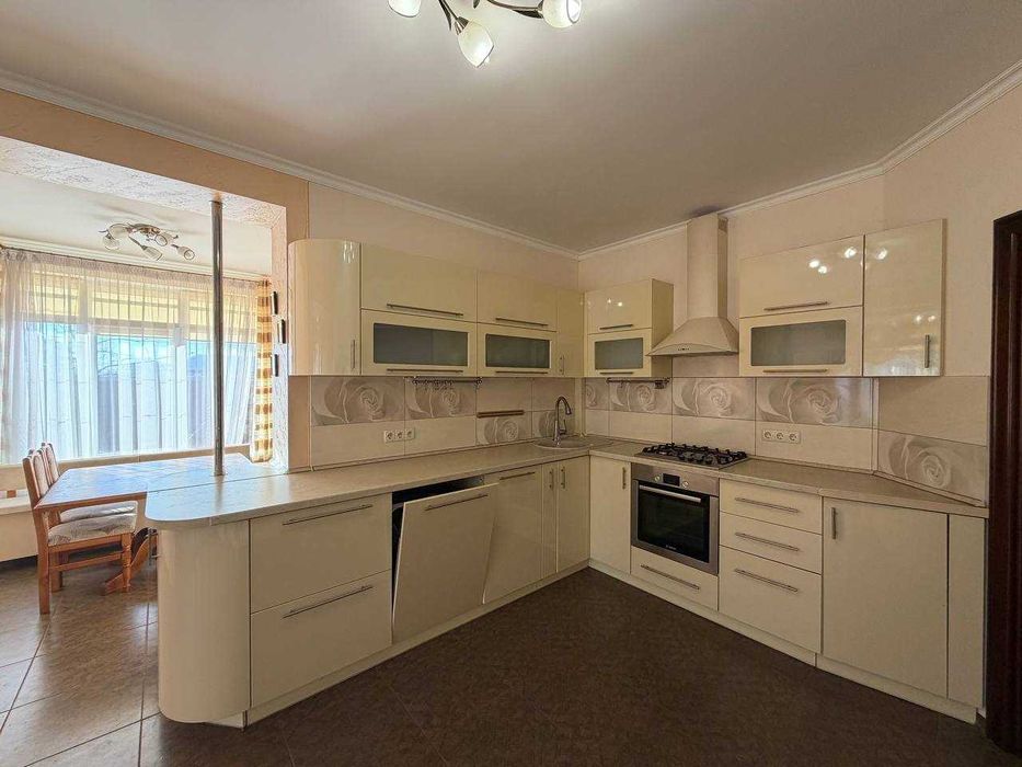 Продається великий будинок з ремонтом і сауною, в Драгомирчанах.