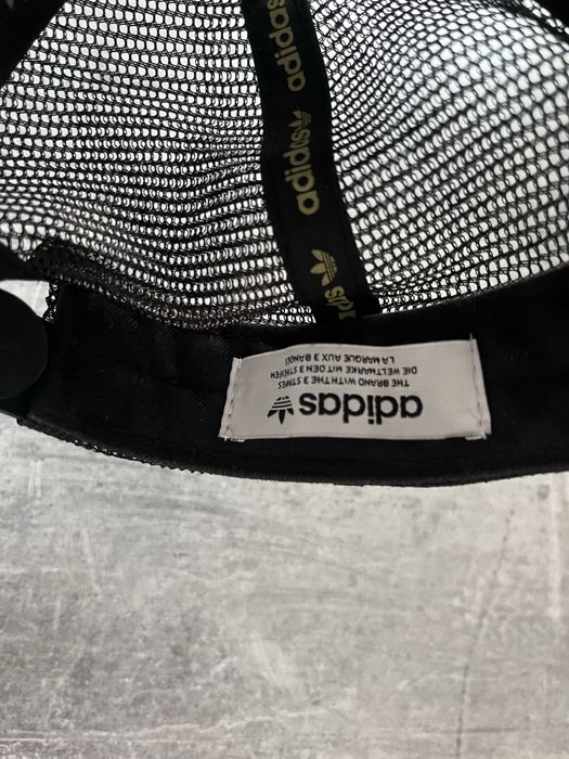 Czapka adidas z siatką