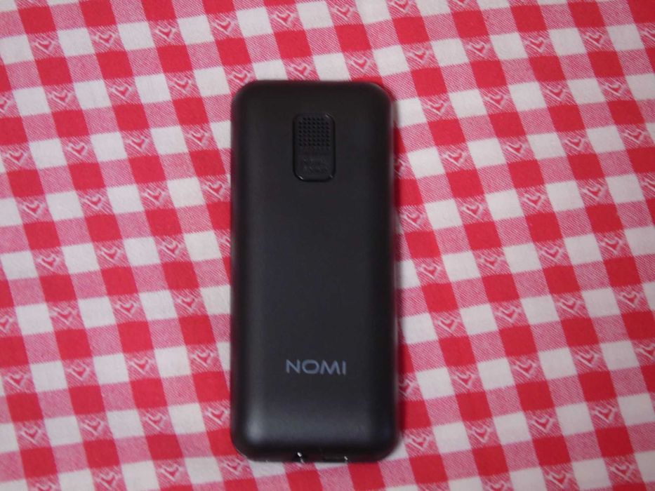 Кнопочний мобільний телефон Nomi i1880 Black чорного кольору