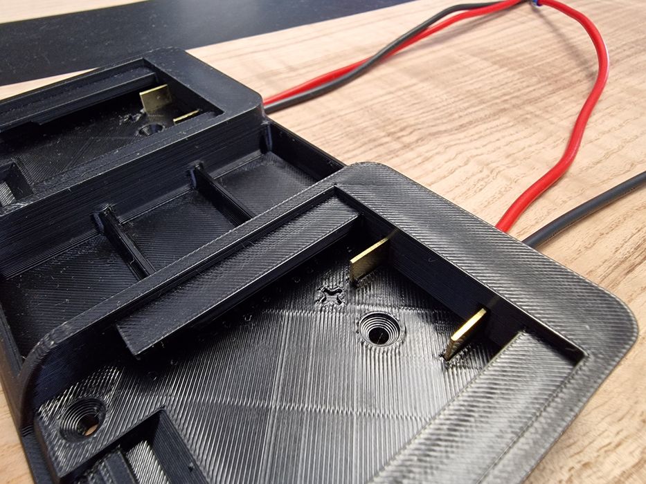 Adapter Dewalt na dwa akumulatory