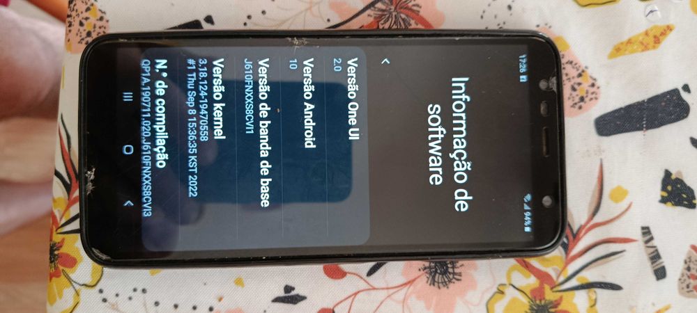 Telemóvel Samsung J6 Plus.