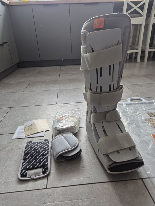 Orteza na lewą nogę plus dodatki