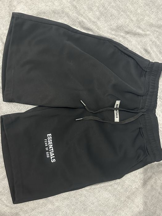 Spodenki essentials