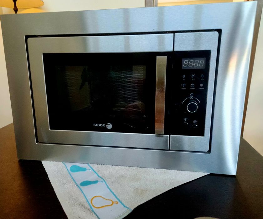Conjunto eletrodomésticos FAGOR (microondas, forno e placa)