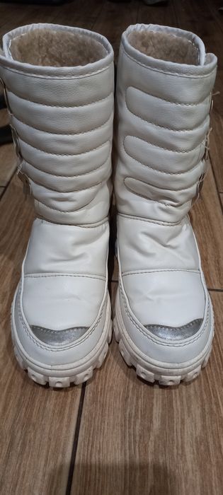 Продам зимові чобітки.