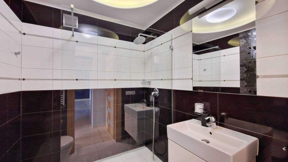 Radogoszcz - reprezentacyjny segment do wynajęcia / biuro - usługi