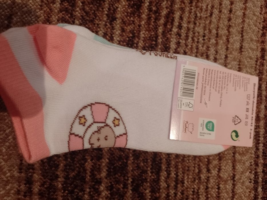 Trzy pary stopek firmy pusheen