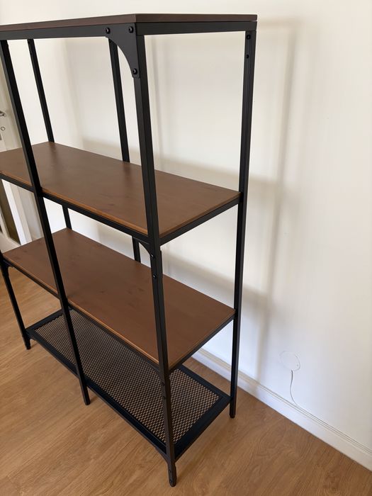 Estante IKEA FJÄLLBO – estilo industrial – excelente estado