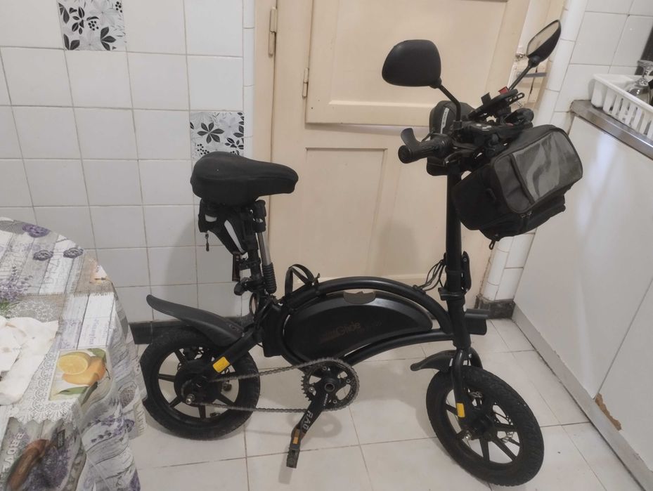 Trotineta elétrica com acessórios