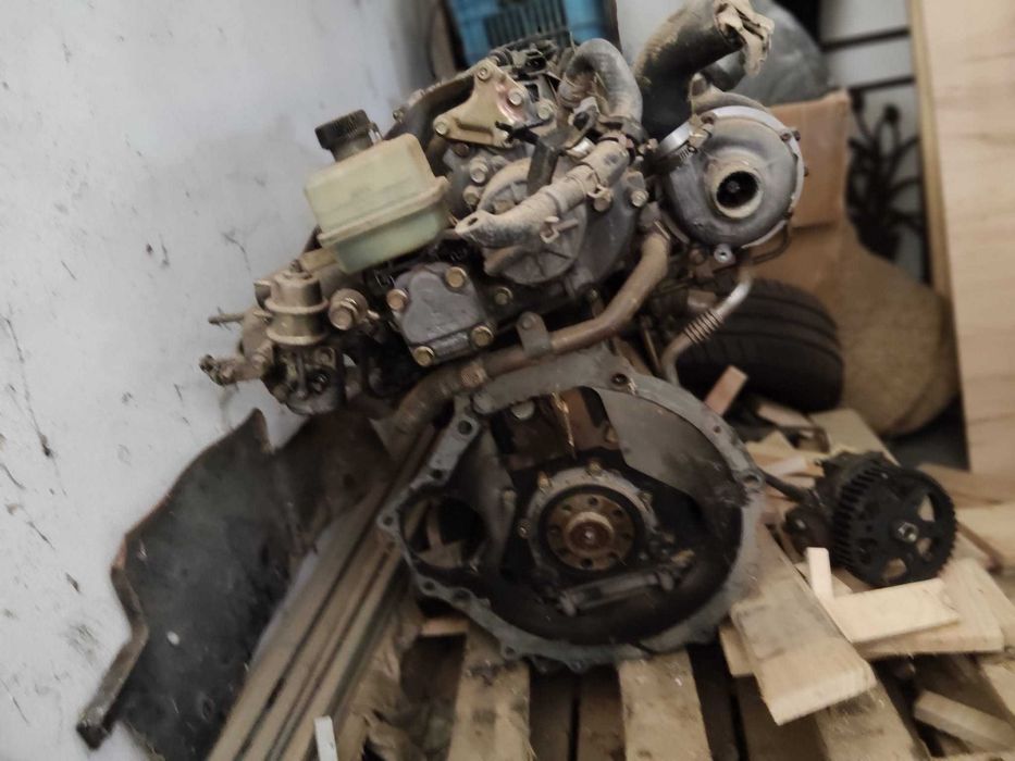 Motor Mazda 6 (gripado por falta de óleo). Vende-se completo com todos os periféricos.