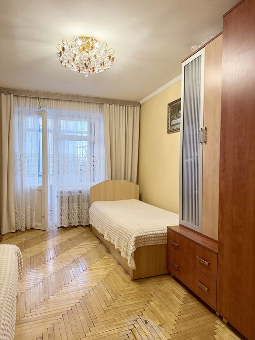 Продаж 2к квартири ВЛАСНИК залізничний район низинна 4 розглядаю держ програми