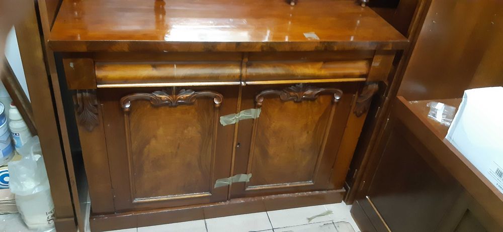 Aparador Inglês antigo