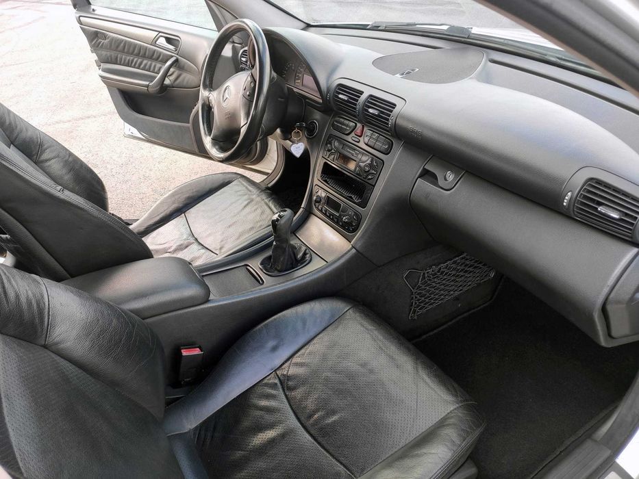 Mercedes-Benz C220 CDI Avantgarde (2001) – IUC Antigo – Caixa Manual
