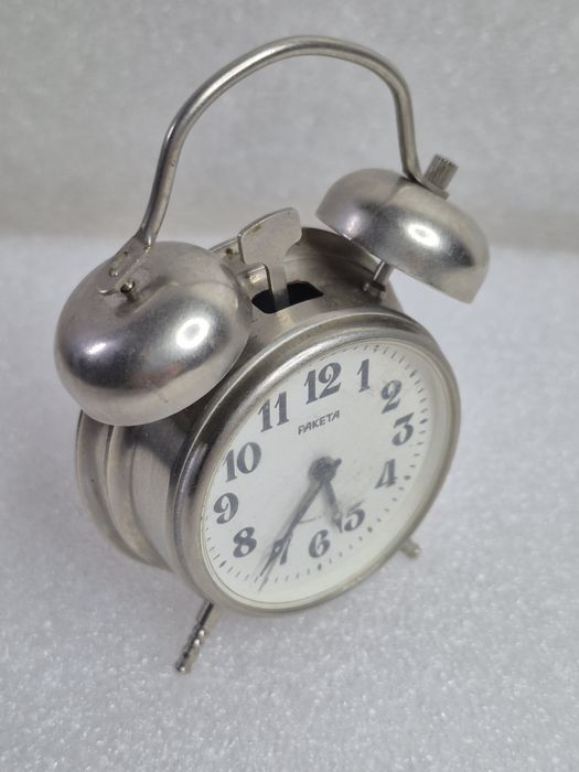 Часы ракета будильник